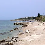 Apartments By The Sea Mandre, Pag - 523 Apartman Kolan