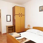 Appartement By The Sea Mandre, Pag - 523 Kolan