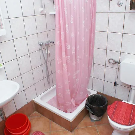 Apartments By The Sea Mandre, Pag - 523 Апартаменты Колан