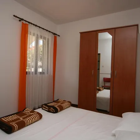 Апартаменты Apartments By The Sea Mandre, Pag - 523 *