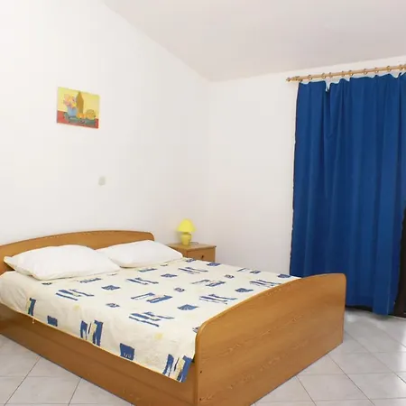 Apartment Apartments By The Sea Mandre, Pag - 523 Kolan