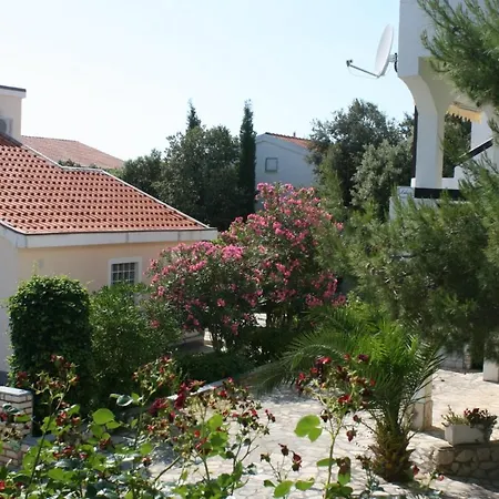 Apartments By The Sea Mandre, Pag - 523 Apartment Kolan