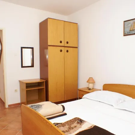 Apartment Apartments By The Sea Mandre, Pag - 523 Kolan