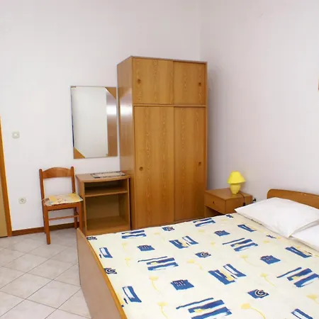 Apartments By The Sea Mandre, Pag - 523 Apartment Kolan