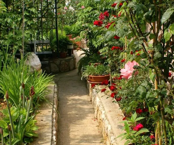 Apartment Apartments By The Sea Mandre, Pag - 523