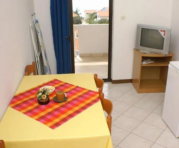 Apartments By The Sea Mandre, Pag - 523 *